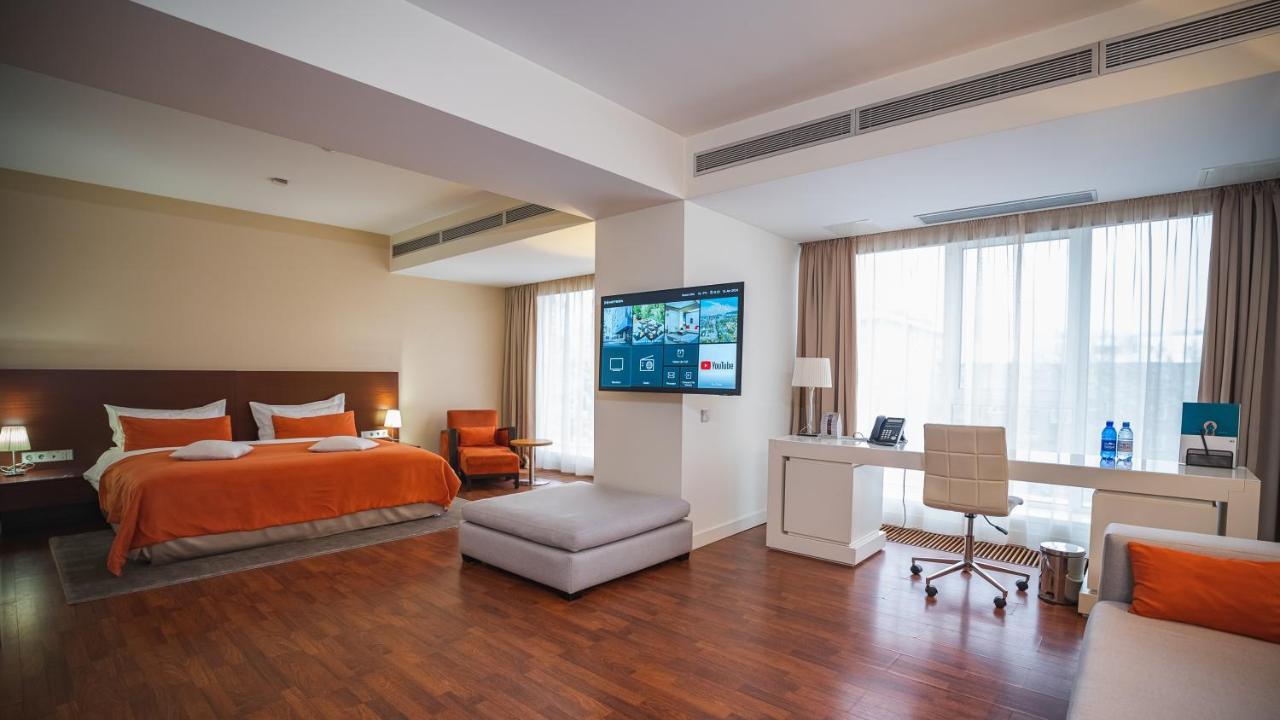 Park Hotel อัลมาตี ภายนอก รูปภาพ