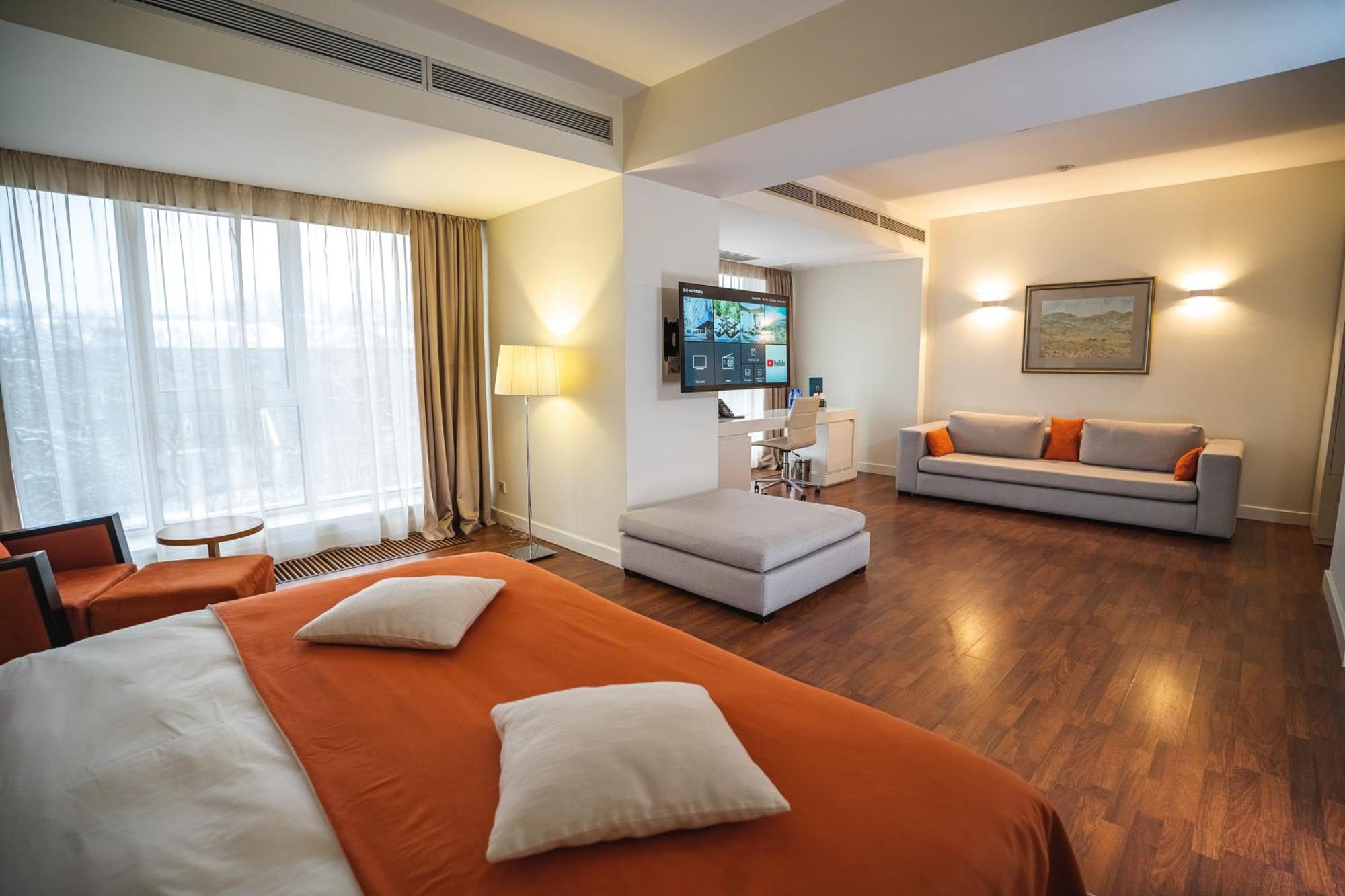 Park Hotel อัลมาตี ภายนอก รูปภาพ