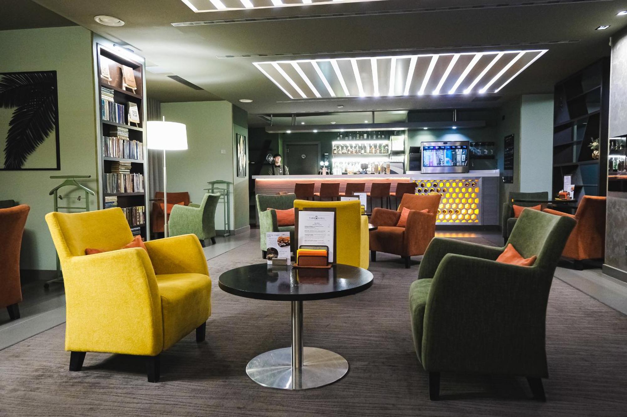 Park Hotel อัลมาตี ภายนอก รูปภาพ